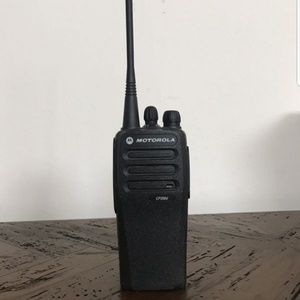 MOTOROLA CP200D 2-WAY PORTABLE RADIO